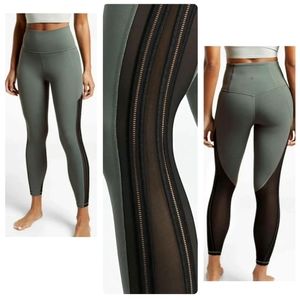 Athleta Women’s Shakti Mesh 7/8 Tight Size Medium Green & Black Mesh